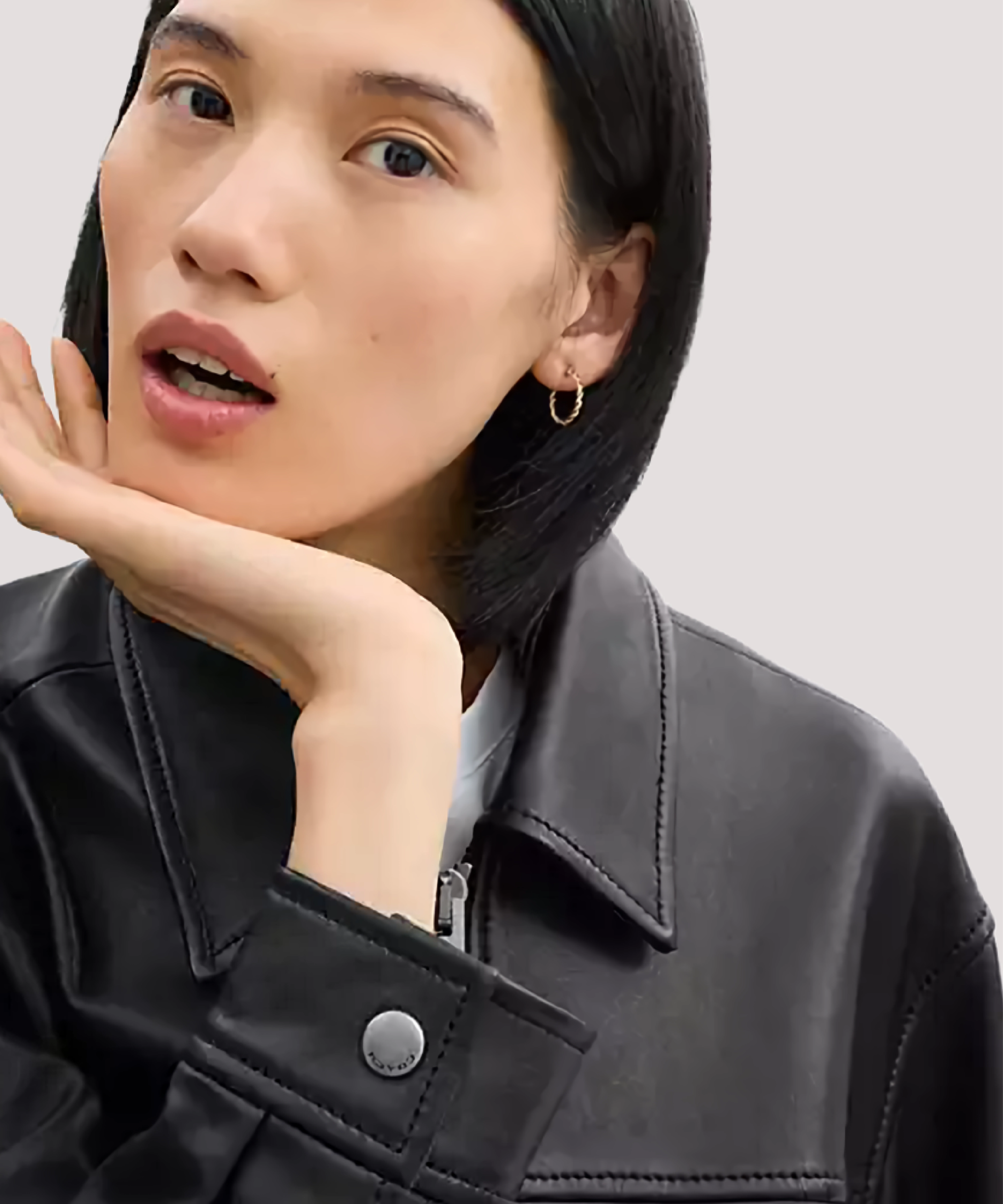 Close-up-of-oversized-black-leather-moto-jacket-sleeve-and-textured-leather-details-highlighting-craftsmanship-and-durable-zip-hardware