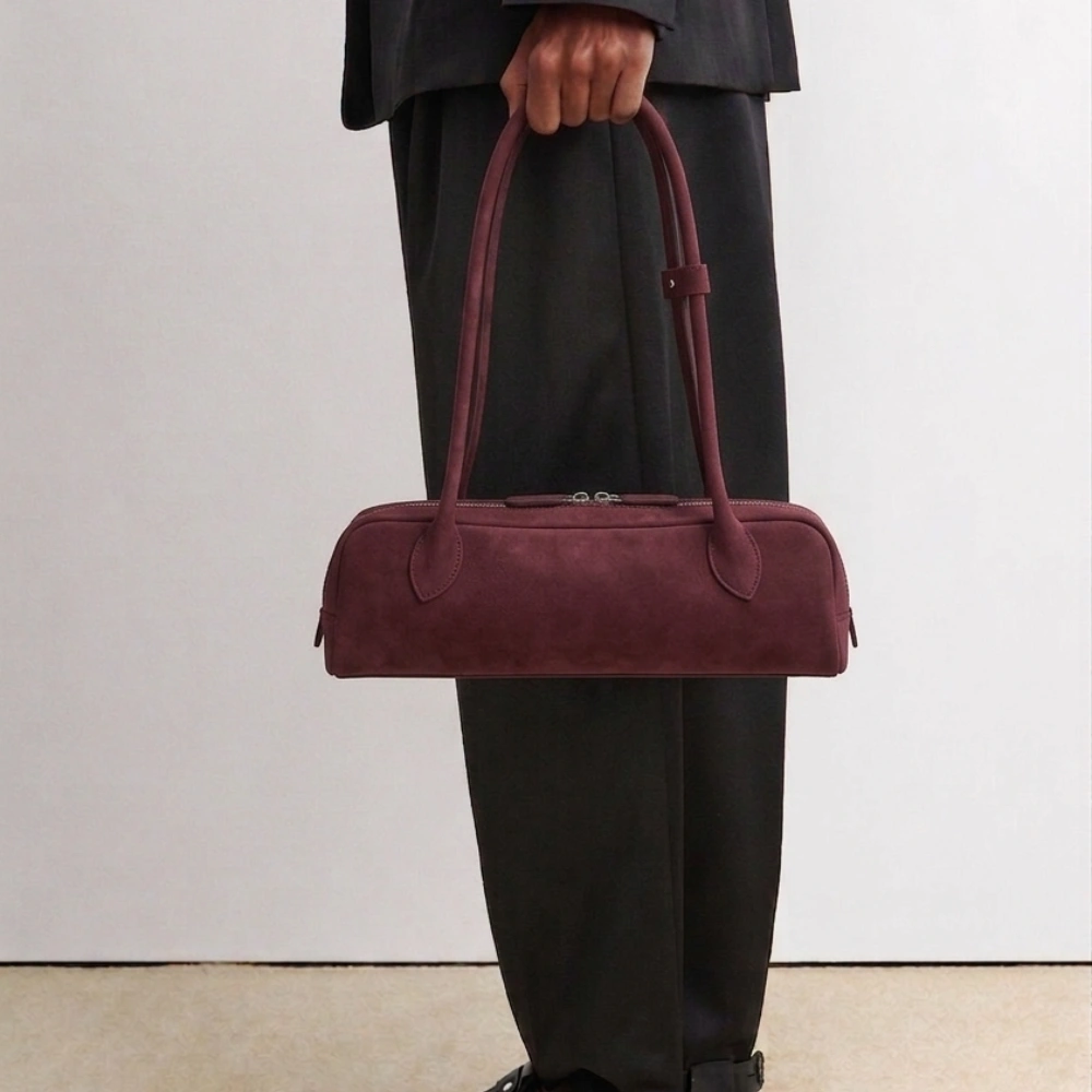 Le Rouge Eclat Medium Bag in Suede Calfskin