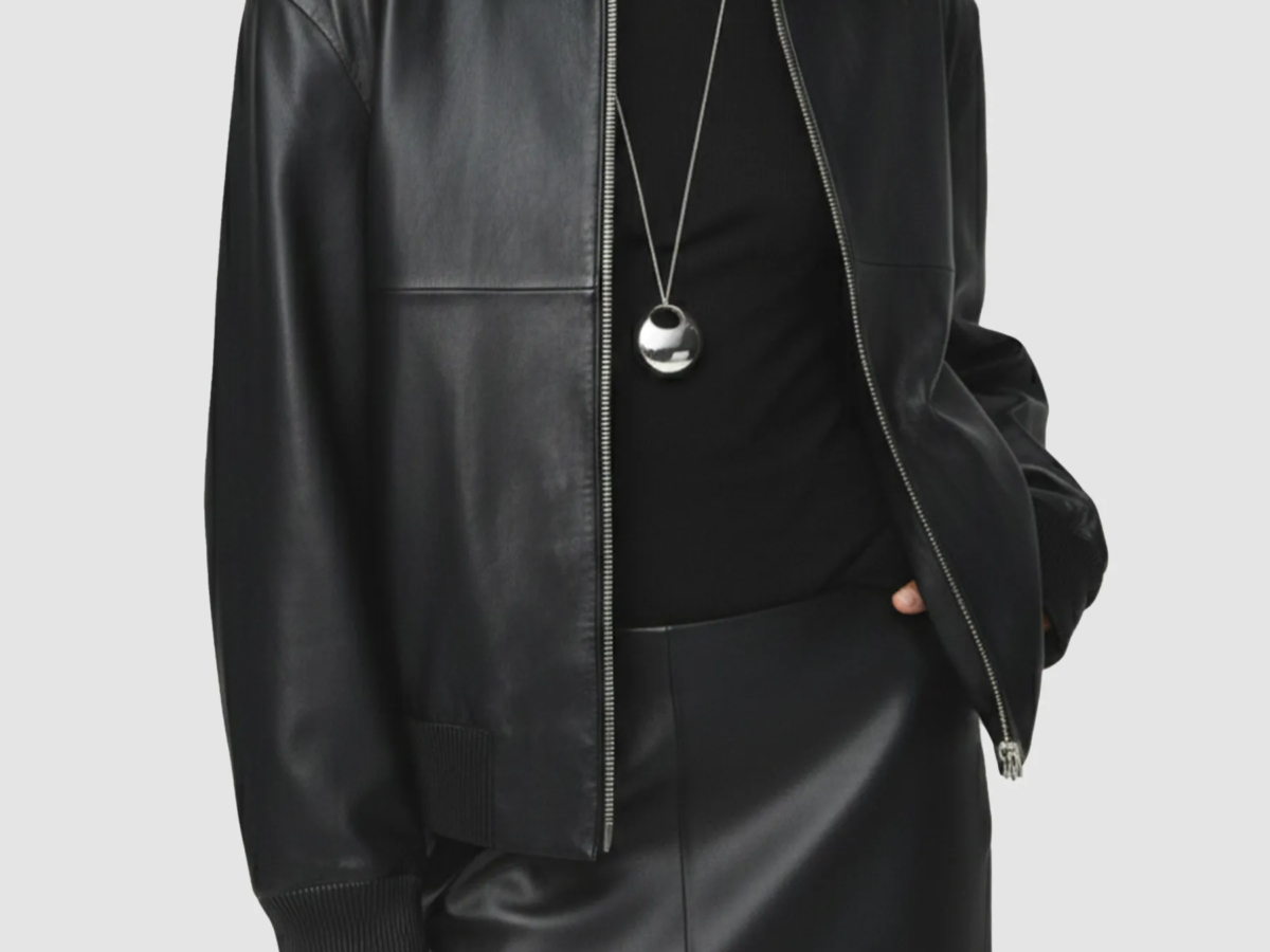 Model-wearing-oversized-